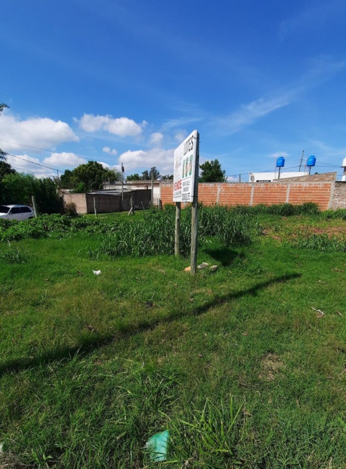 VENTA, terreno en ESQUINA, 10m por calle Congreso, 24m. por calle Ituzaingo, servicios de luz, agua y cloacas.- Calle principal de ingreso a la ciudad.-