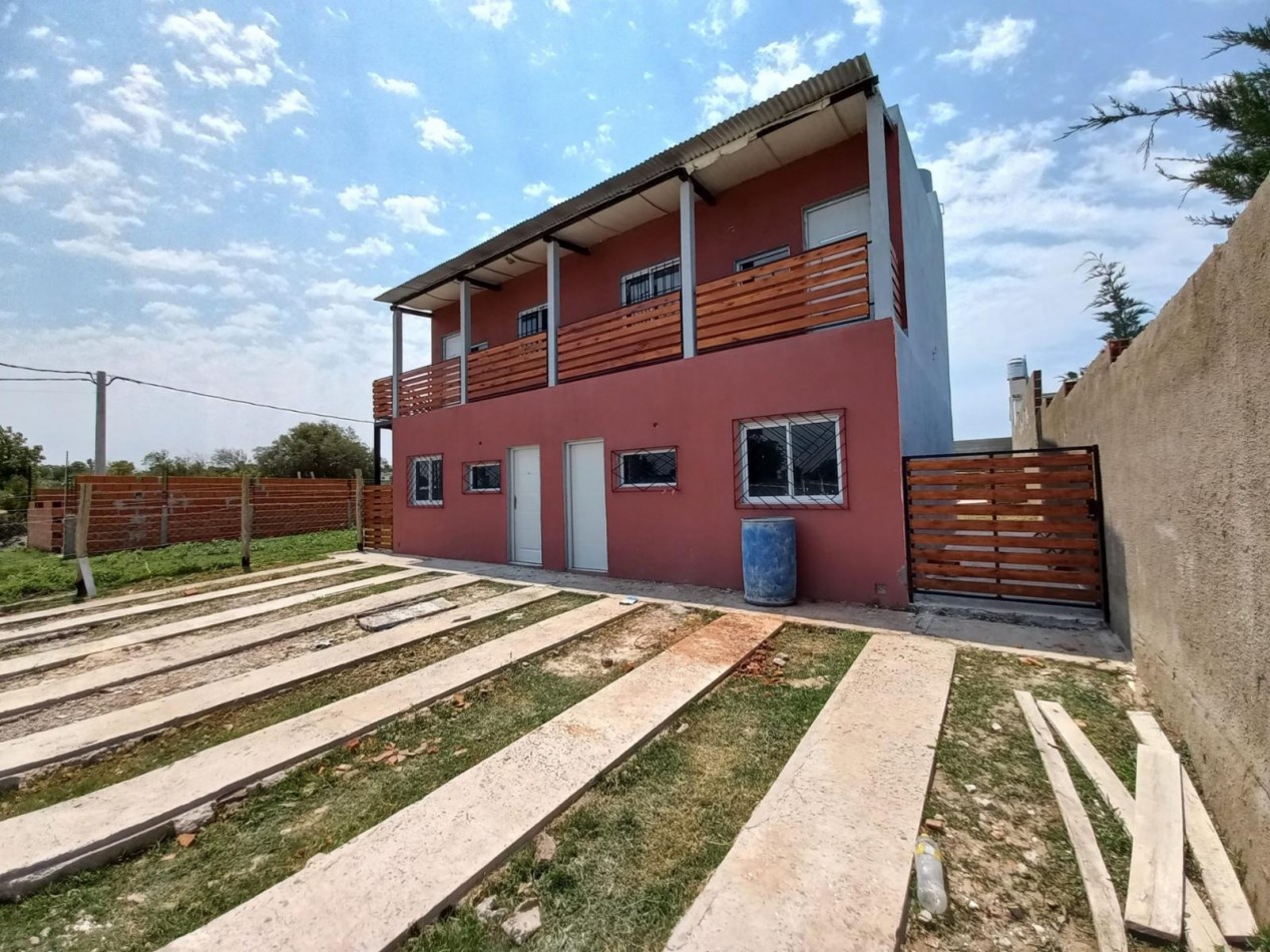 VENTA 4 Deptos zona QUINTO CUARTEL con pileta y cochera.