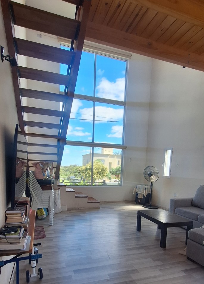 VENTA, muy buena casa NUEVA con pileta y vistas al Rio