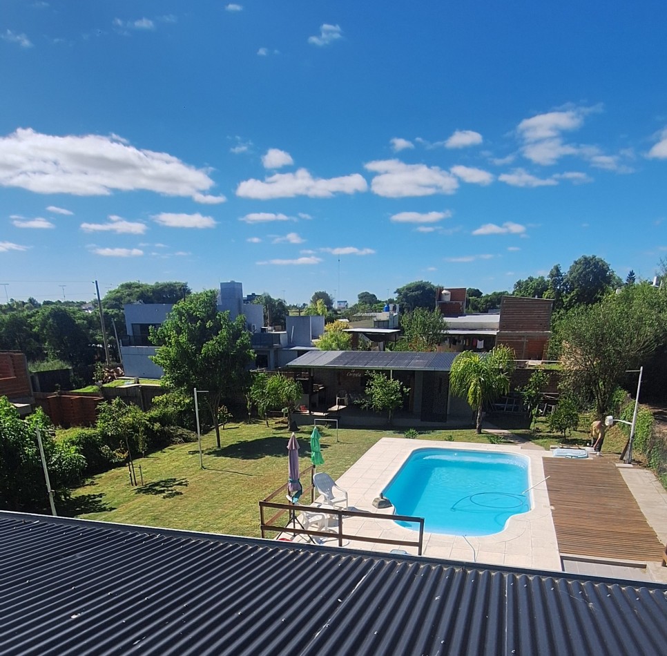 VENTA, muy buena casa NUEVA con pileta y vistas al Rio