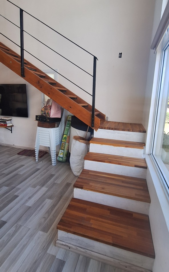 VENTA, muy buena casa NUEVA con pileta y vistas al Rio