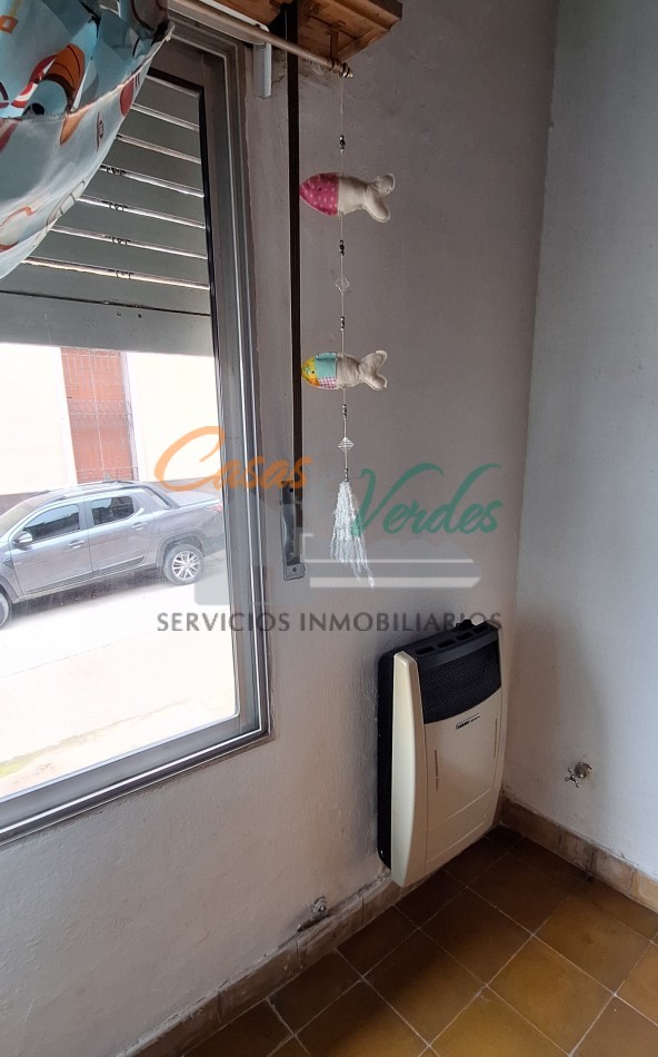 Casa centrica, 2/3 dorm, con todos los servicios, buen estado general