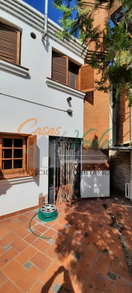 VENTA, hermosa casa con 3 dorm, 2 baños,  pileta, parque, excelente ubicacion, Perfecto estado