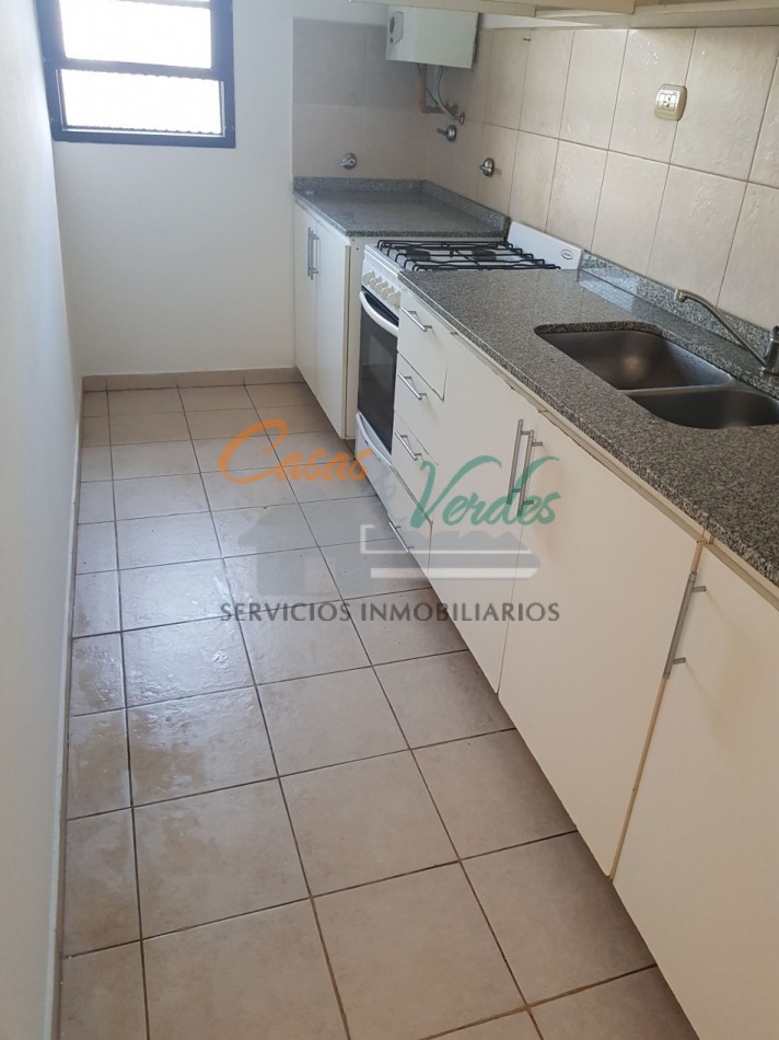 VENTA muy buen depto 2 dorm. en planta baja con patio