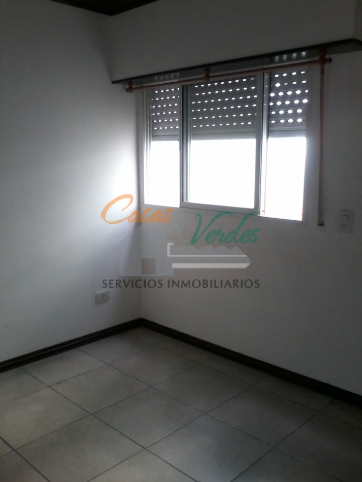 VENTA casa 2 dorm, cochera, patio, gas natural excelente ubicacion