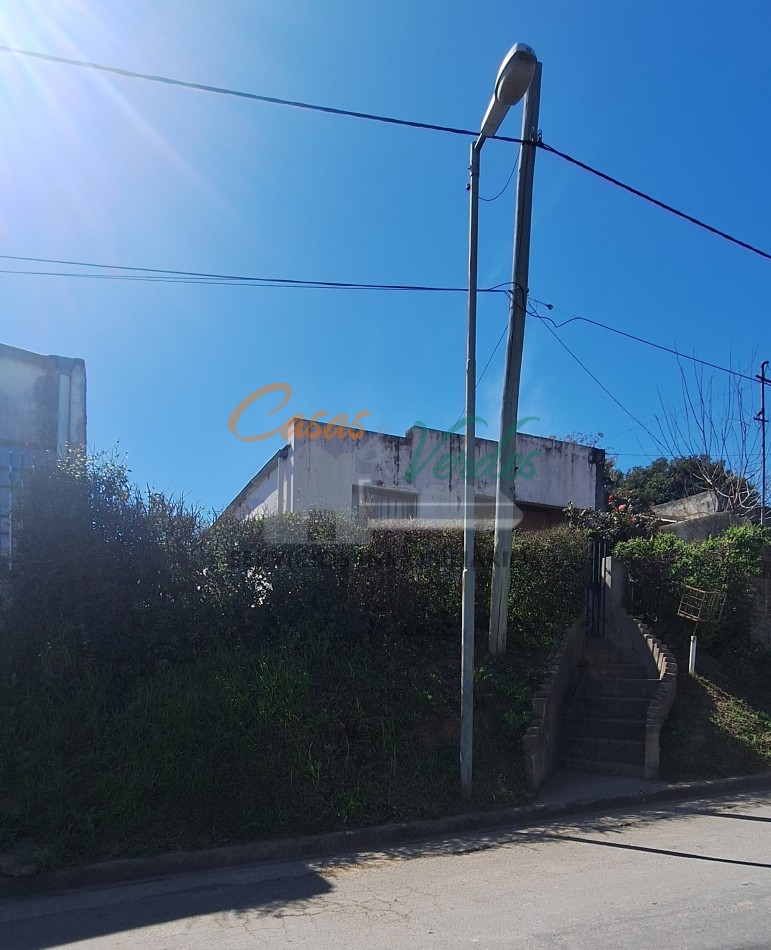 VENTA, casa dos dormitorios, living cocina, MUY AMPLIO PATIO espacio verde