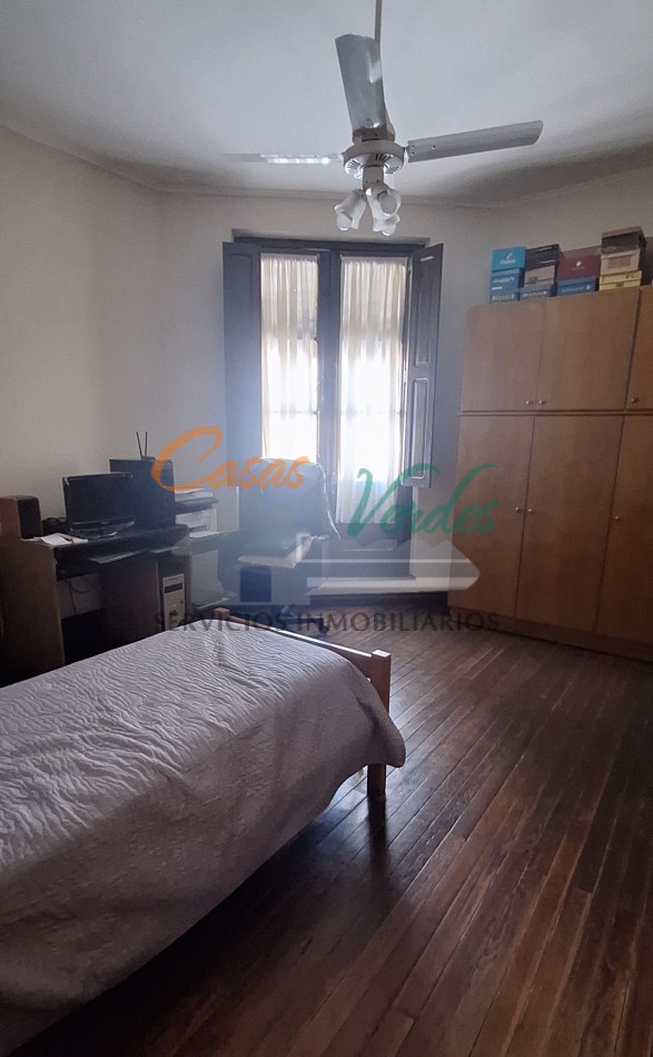 OPORTUNIDAD casa Antigua, pleno centro ESQUINA