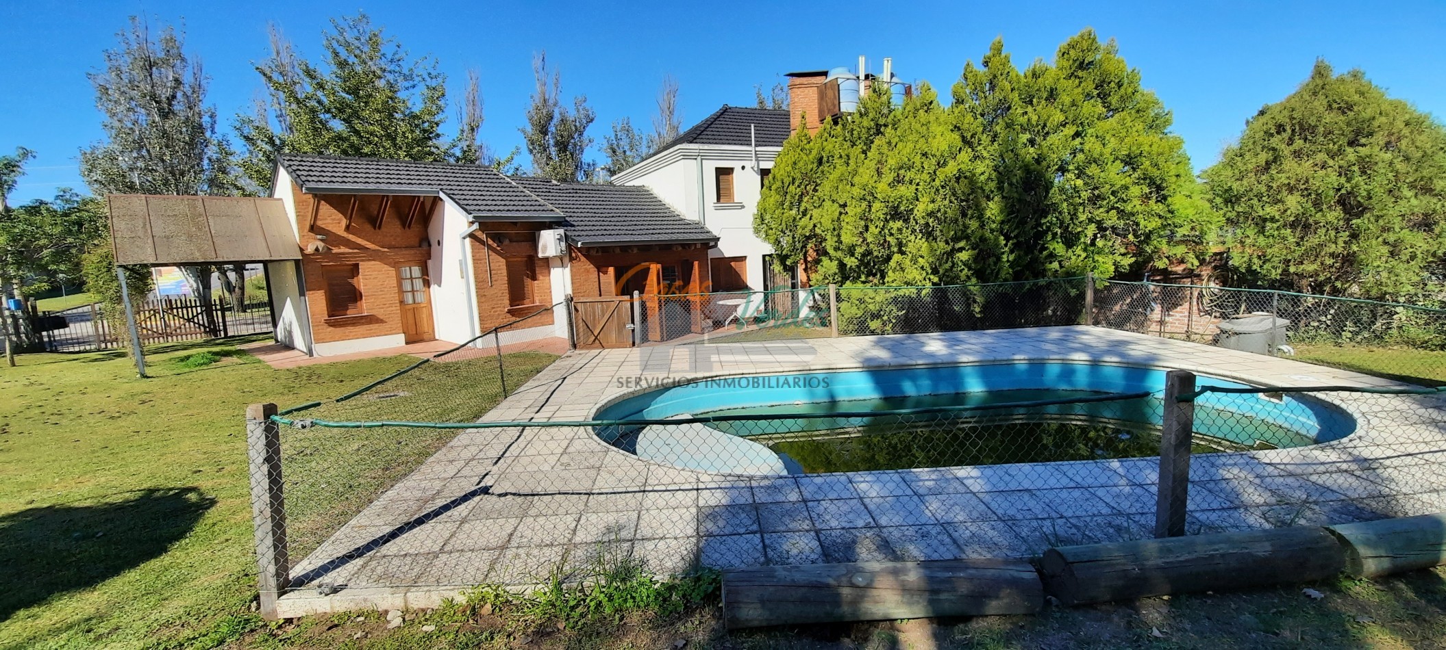 VENTA, hermosa casa con 3 dorm, 2 baños,  pileta, parque, excelente ubicacion, Perfecto estado