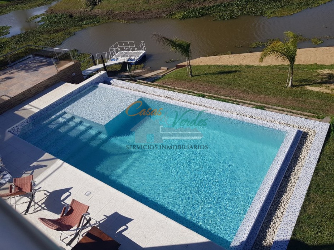 VENTA, casa en Country Solar de Victoria, amplios ambientes, quincho cerrado, pileta, cochera para embarcacion con malacate, todos los servicios