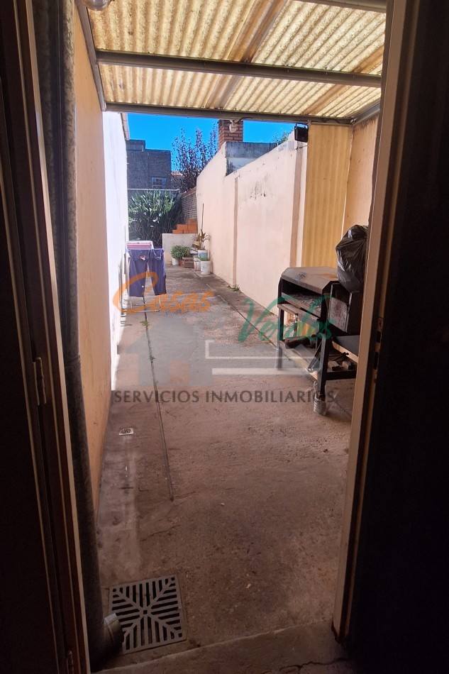 OPORTUNIDAD casa Antigua, pleno centro ESQUINA