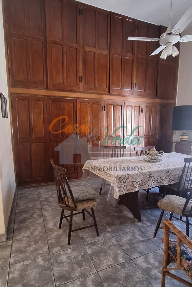 OPORTUNIDAD casa Antigua, pleno centro ESQUINA