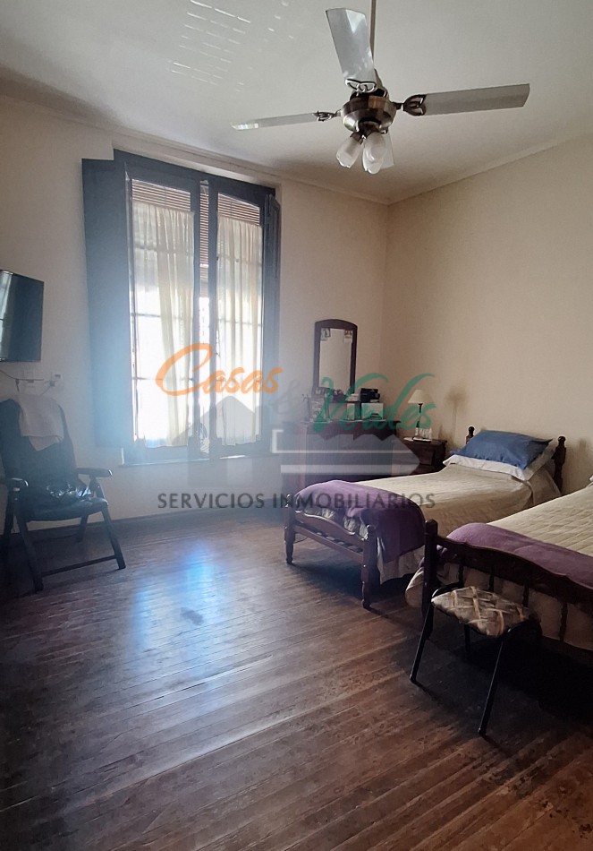 OPORTUNIDAD casa Antigua, pleno centro ESQUINA