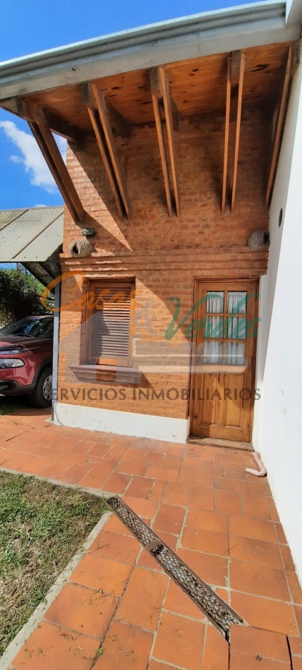 VENTA, hermosa casa con 3 dorm, 2 baños,  pileta, parque, excelente ubicacion, Perfecto estado