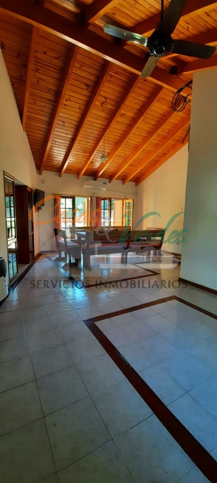 VENTA, hermosa casa con 3 dorm, 2 baños,  pileta, parque, excelente ubicacion, Perfecto estado