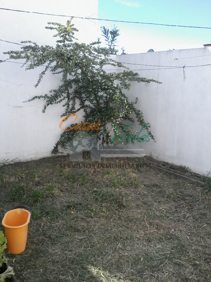 VENTA casa 2 dorm, cochera, patio, gas natural excelente ubicacion
