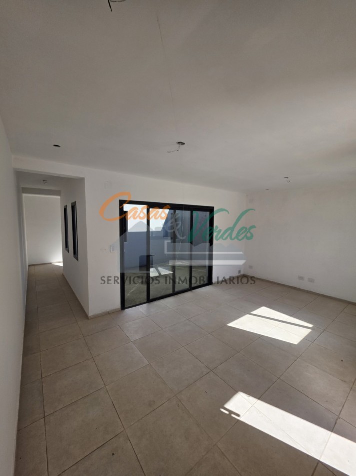 VENTA - Casa A ESTRENAR / Dos dormitorios, patio, asfalto