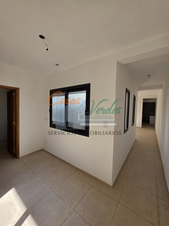 VENTA - Casa A ESTRENAR / Dos dormitorios, patio, asfalto