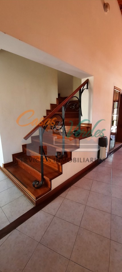 VENTA, hermosa casa con 3 dorm, 2 baños,  pileta, parque, excelente ubicacion, Perfecto estado