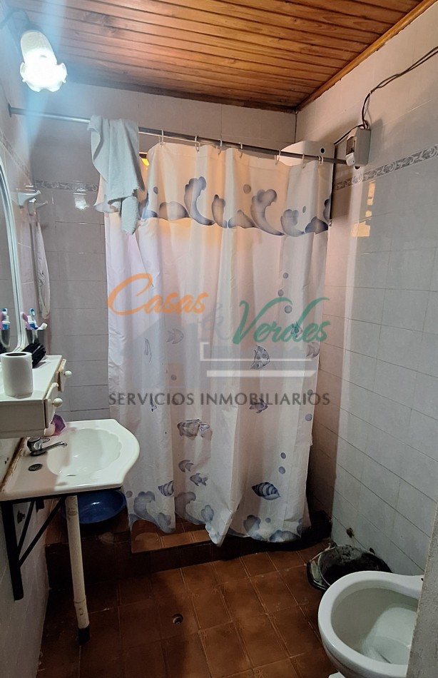 VENTA, casa dos dormitorios, living cocina, MUY AMPLIO PATIO espacio verde