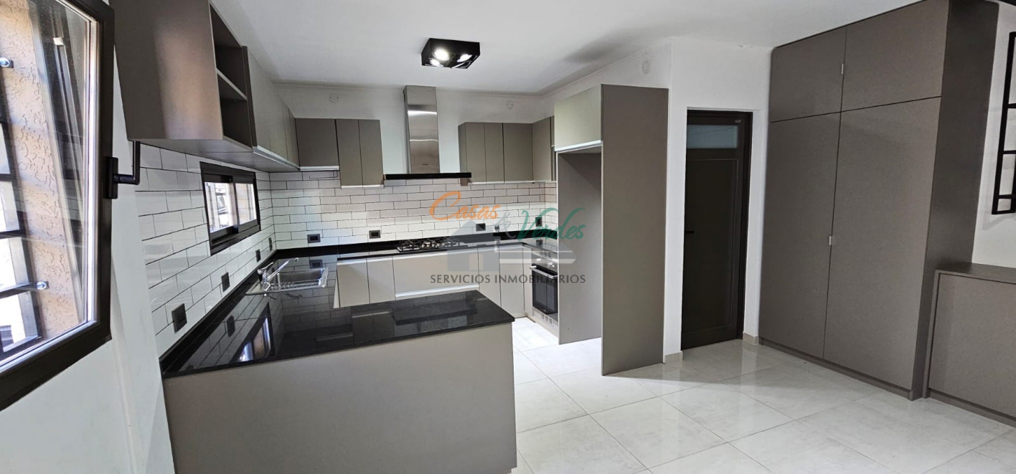 OPORTUNIDAD CASA moderna + GAPON, construccion todo nuevo.