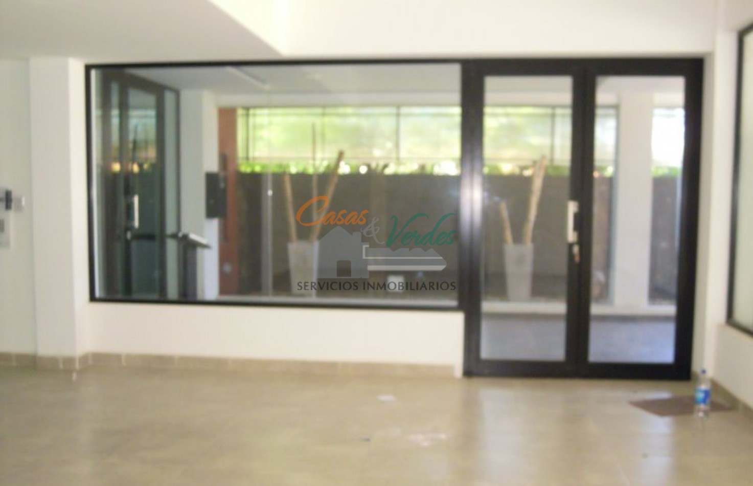 LOCAL, excelente estado, amplia disposicion, baño y espacio para kitchinette IDEAL, gym, consultorios, oficina, peluqueria, ACTUALMENTE ALQUILADO