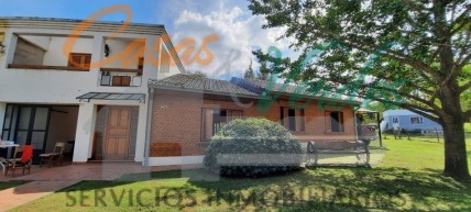 VENTA, hermosa casa con 3 dorm, 2 baños,  pileta, parque, excelente ubicacion, Perfecto estado