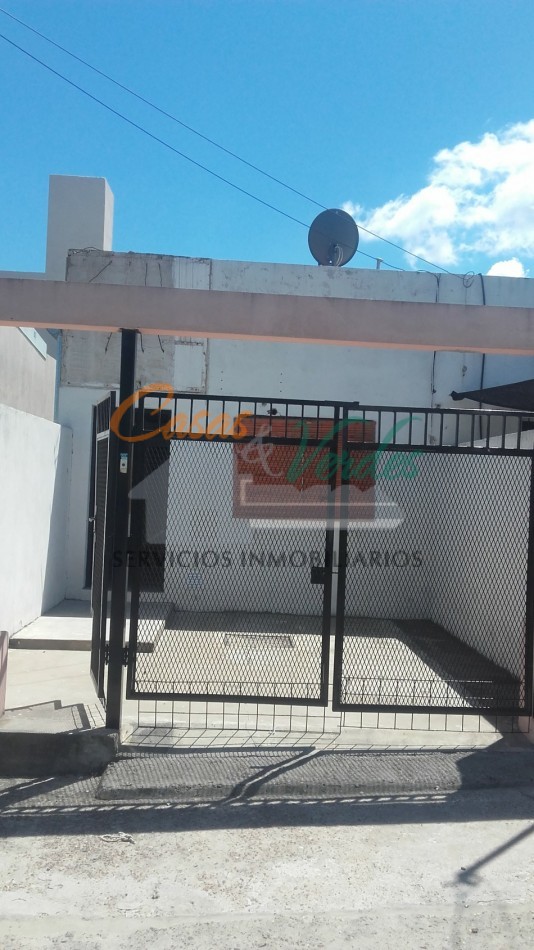 VENTA casa 2 dorm, cochera, patio, gas natural excelente ubicacion