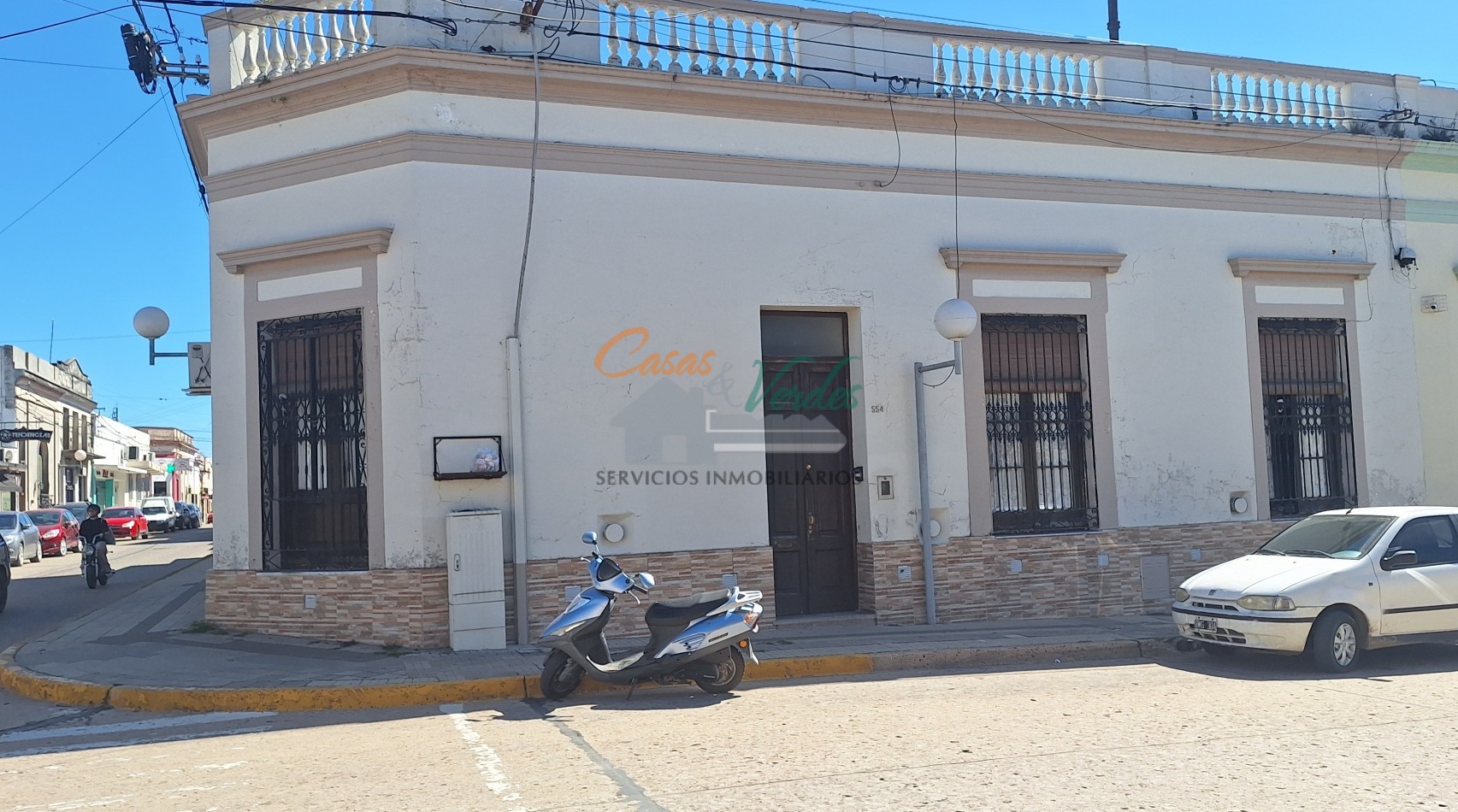 OPORTUNIDAD casa Antigua, pleno centro ESQUINA