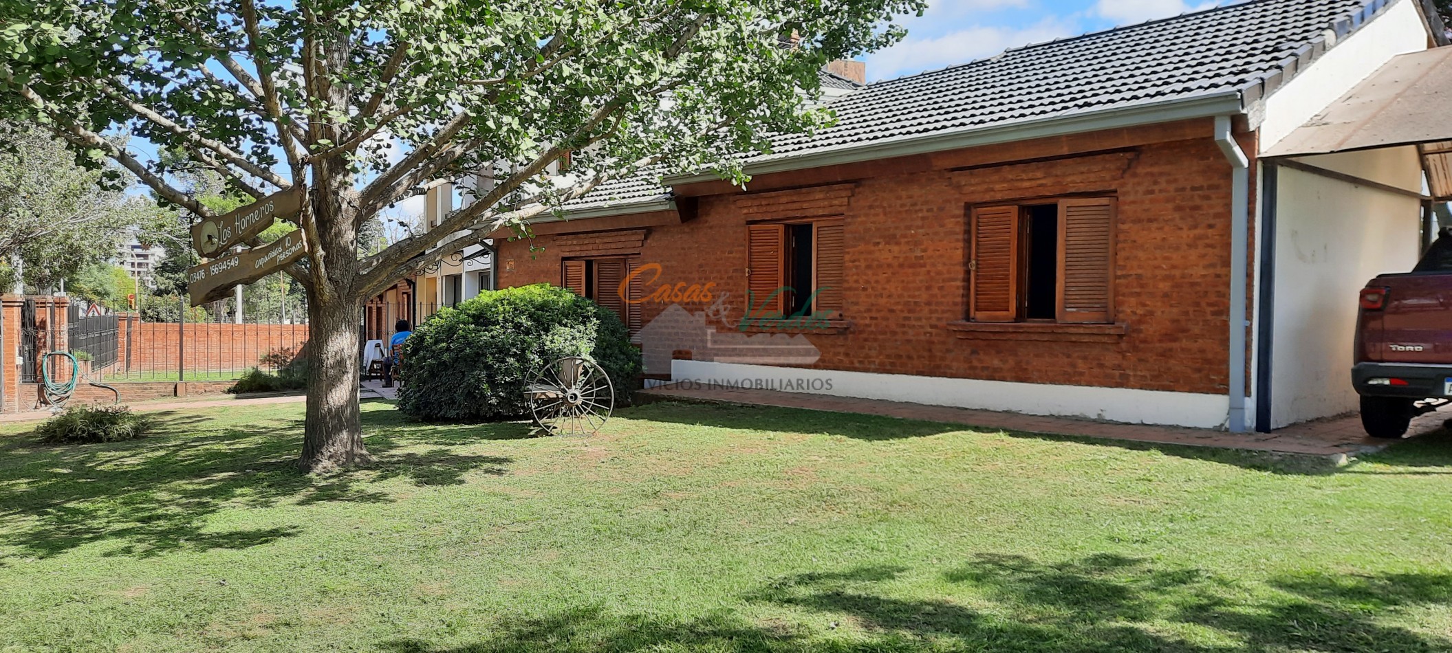 VENTA, hermosa casa con 3 dorm, 2 baños,  pileta, parque, excelente ubicacion, Perfecto estado