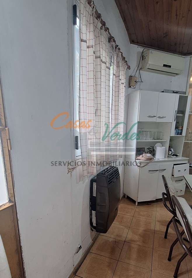 Casa centrica, 2/3 dorm, con todos los servicios, buen estado general