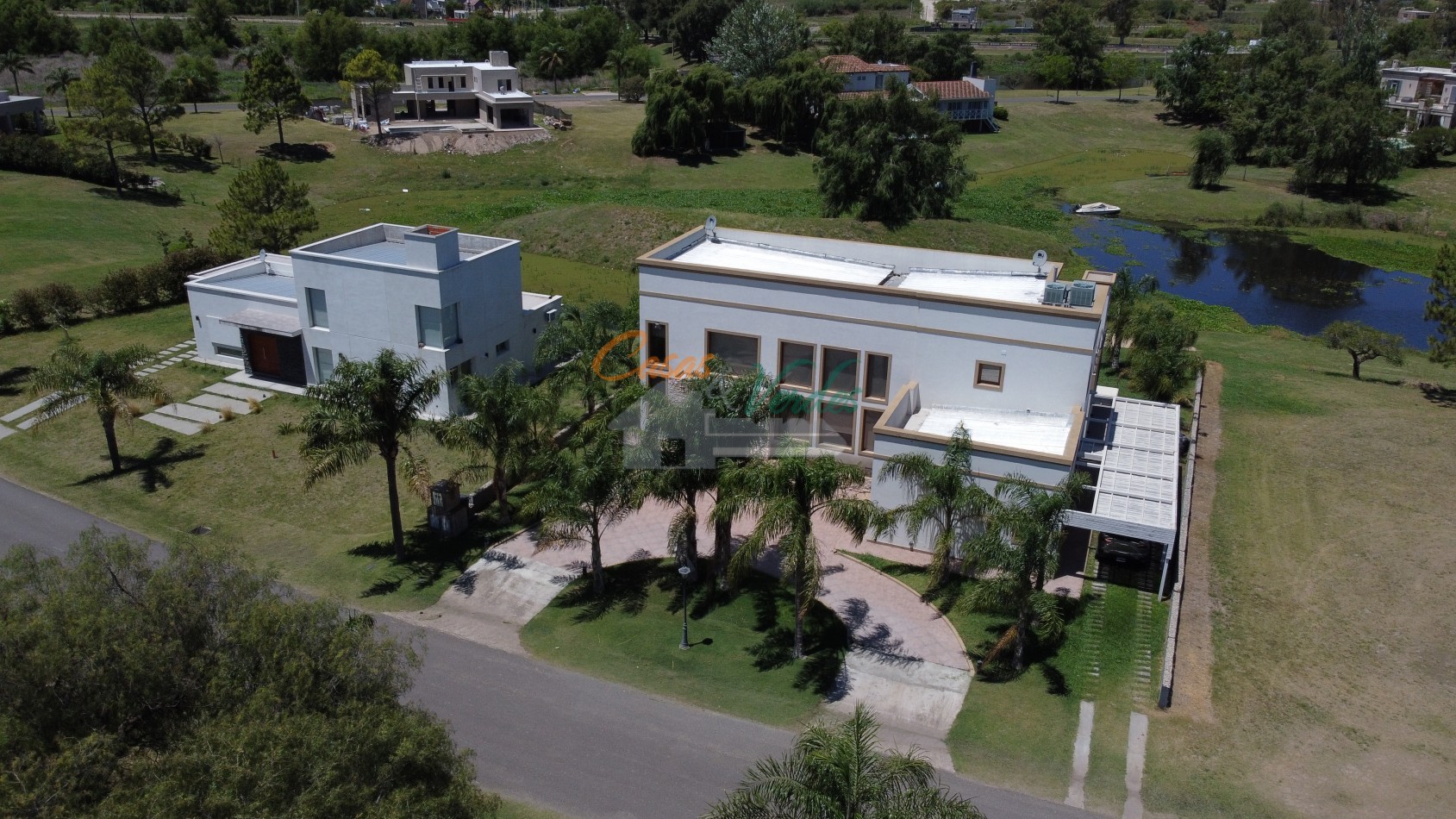 VENTA, casa en Country Solar de Victoria, amplios ambientes, quincho cerrado, pileta, cochera para embarcacion con malacate, todos los servicios