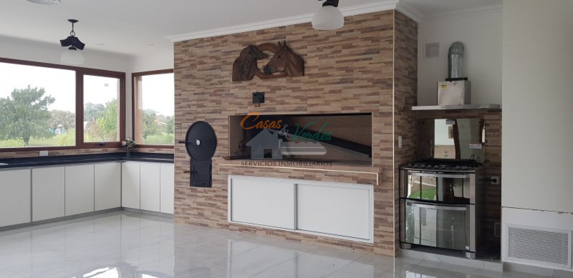 VENTA, casa en Country Solar de Victoria, amplios ambientes, quincho cerrado, pileta, cochera para embarcacion con malacate, todos los servicios