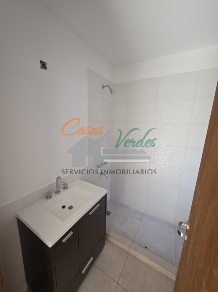 VENTA - Casa A ESTRENAR / Dos dormitorios, patio, asfalto