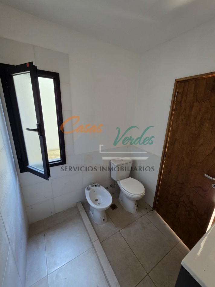 VENTA - Casa A ESTRENAR / Dos dormitorios, patio, asfalto