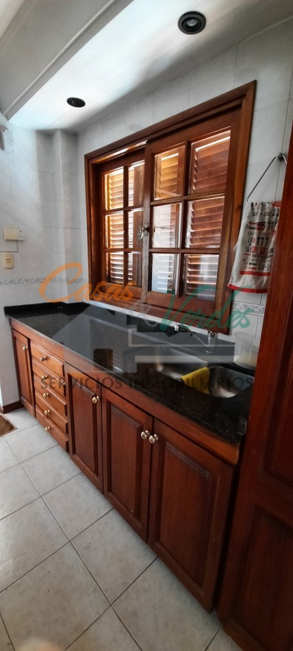 VENTA, hermosa casa con 3 dorm, 2 baños,  pileta, parque, excelente ubicacion, Perfecto estado