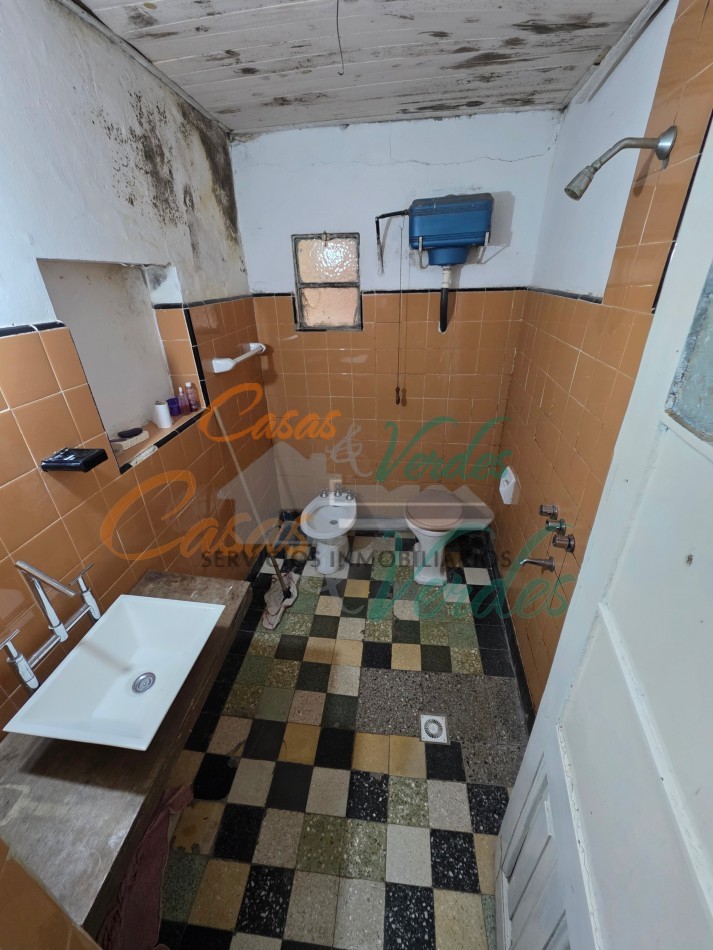 VENTA - Casa 3 dormitorios, patio, esquina