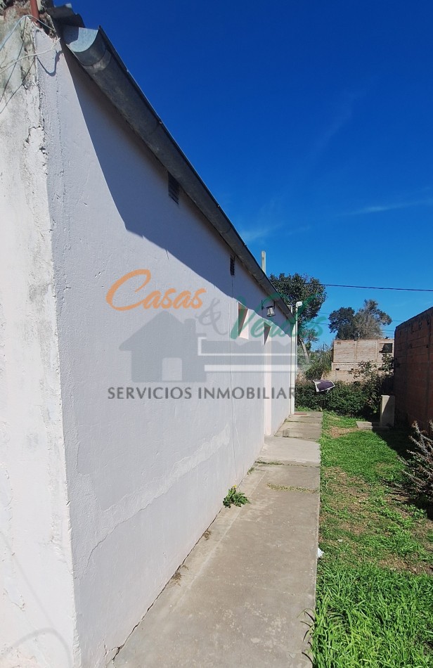 VENTA, casa dos dormitorios, living cocina, MUY AMPLIO PATIO espacio verde