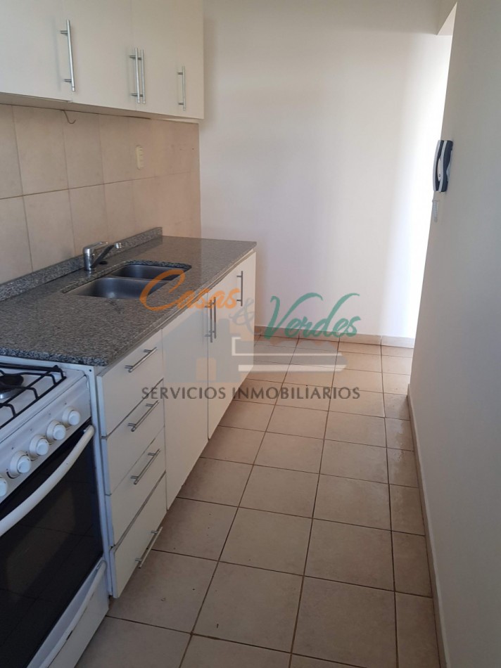 VENTA muy buen depto 2 dorm. en planta baja con patio