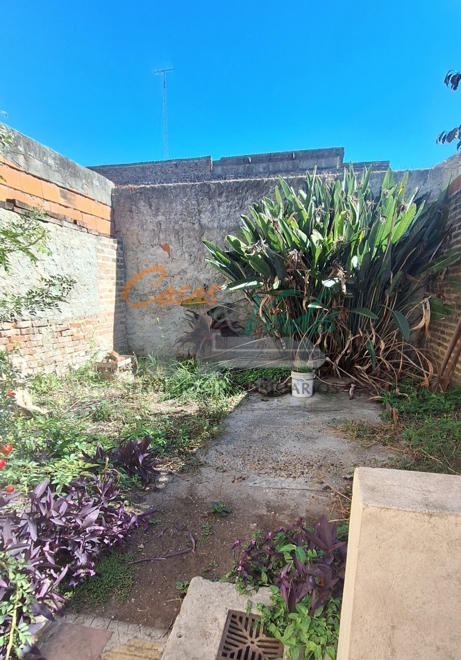 OPORTUNIDAD casa Antigua, pleno centro ESQUINA
