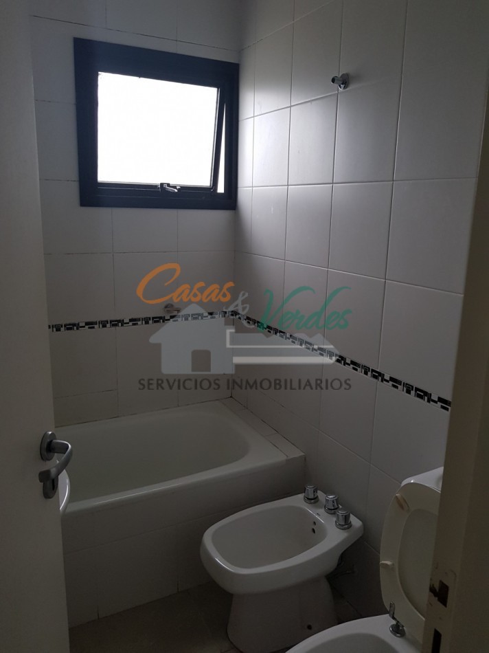 Venta Depto 1 dormitorio, contrafrente, con peq balcon , excelente ubicacion, todos los servicios 