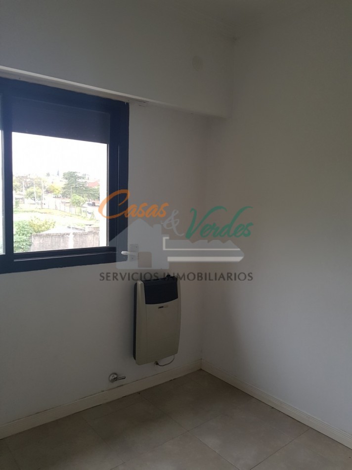 Venta Depto 1 dormitorio, contrafrente, con peq balcon , excelente ubicacion, todos los servicios 