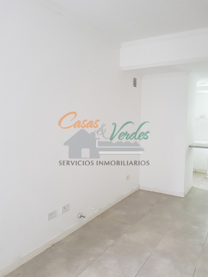 Venta Depto 1 dormitorio, contrafrente, con peq balcon , excelente ubicacion, todos los servicios 