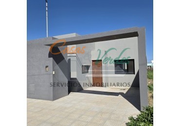 VENTA - Casa A ESTRENAR / Dos dormitorios, patio, asfalto