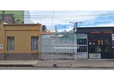 LOCAL comercial + casa tres dorm + depto 1 dorm + tres cocheras