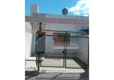 VENTA casa 2 dorm, cochera, patio, gas natural excelente ubicacion